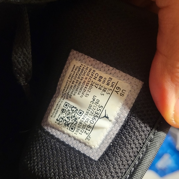 Air Jordan's 1 lows red size 6.5 yputh - Picture 4 of 5